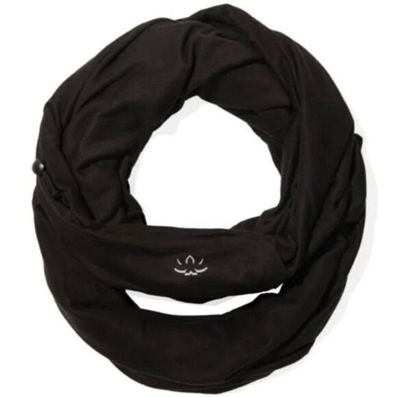 Beyond Yoga Women's One Size Black Lightweight Pocket Infinity Scarf - Picture 1 of 16